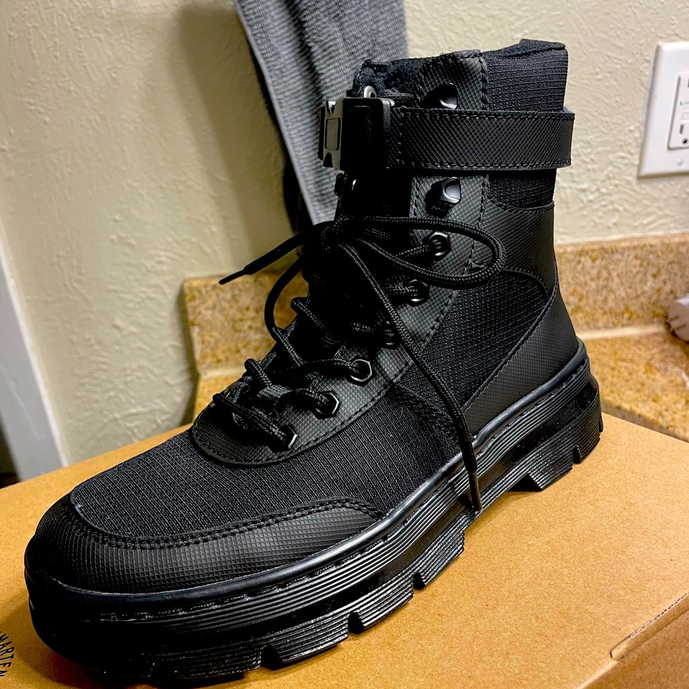 Dr. Martens Combs Tech - Black in Size US 7 (F) US 6 (M)